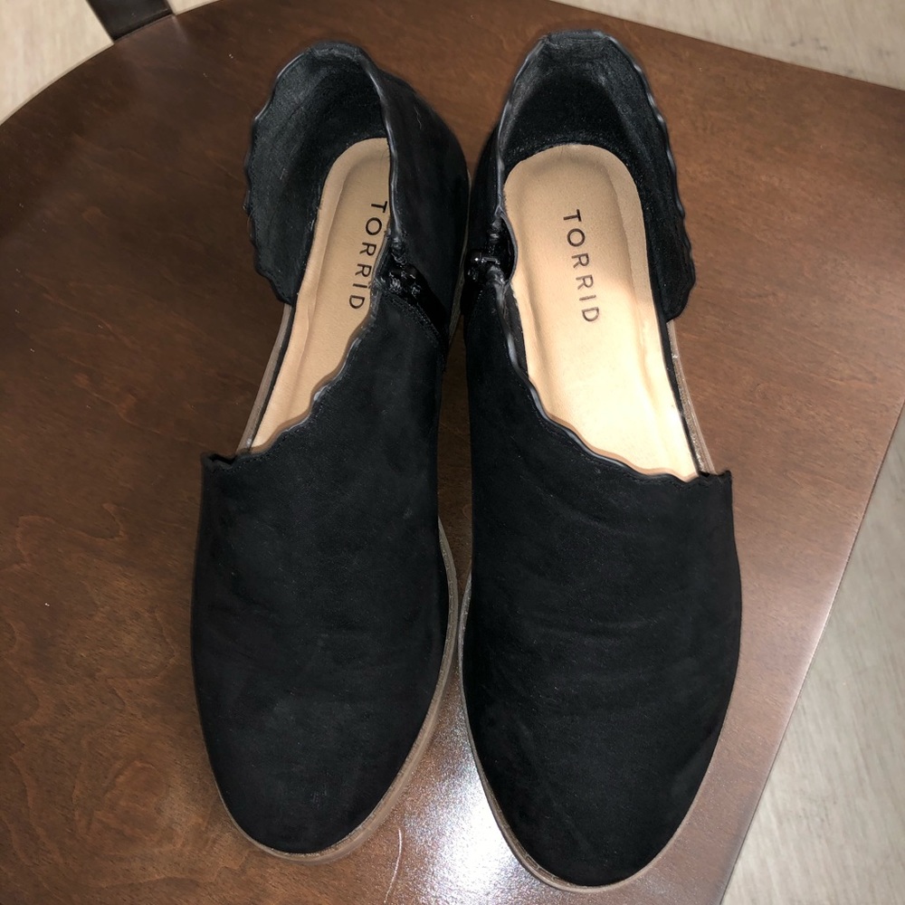 Torrid black scalloped booties